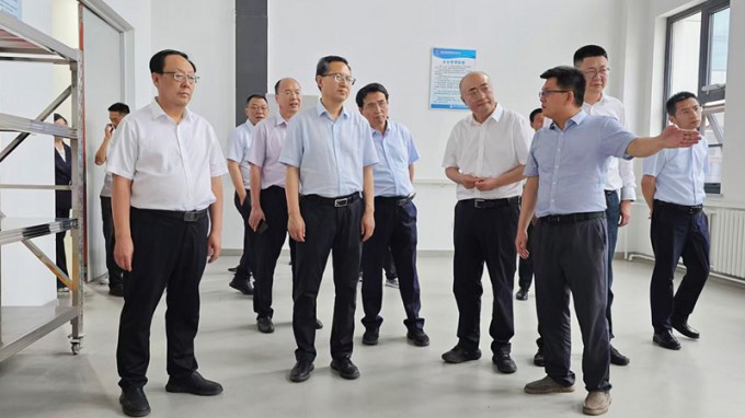 甘肅國(guó)投集團(tuán)黨委書記、董事長(zhǎng)成廣平一行到西部工程檢測(cè)研發(fā)基地調(diào)研
