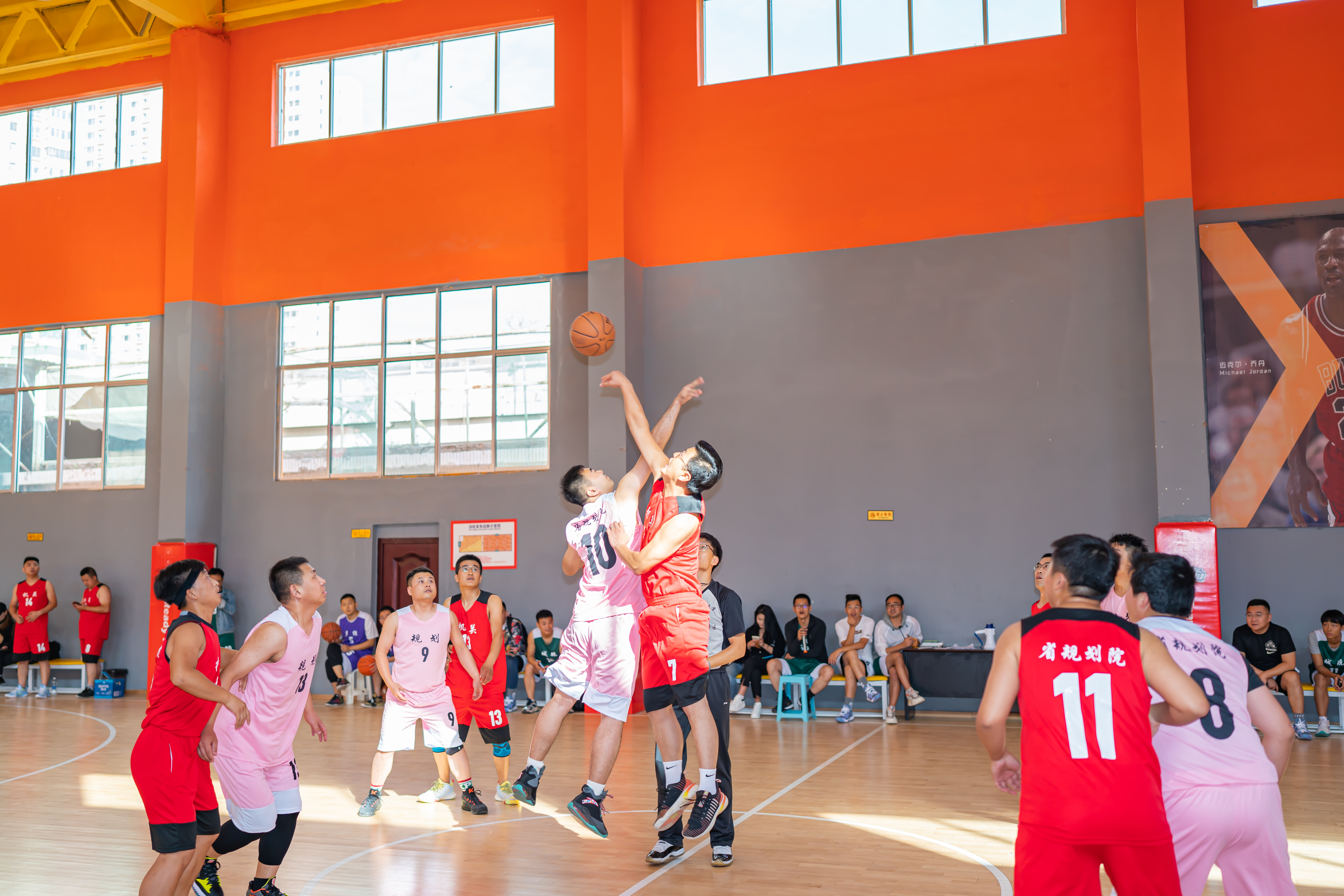 規(guī)劃設(shè)計院“迎中秋、慶國慶”第一屆籃球比賽拉開帷幕