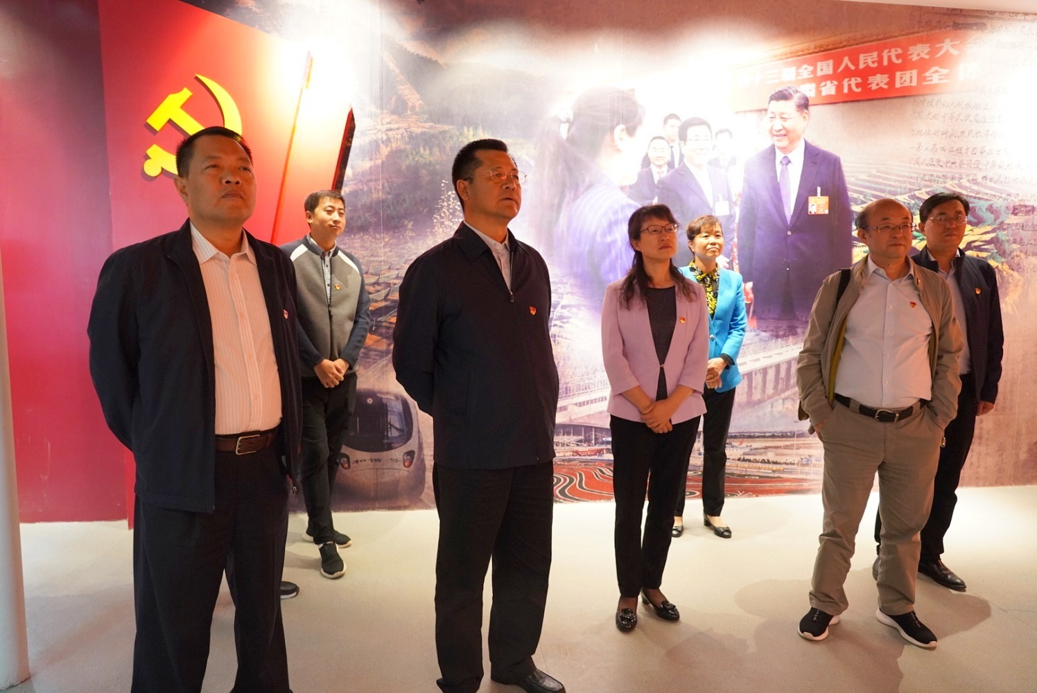 集團(tuán)公司開展“不忘初心、牢記使命”主題黨日活動(dòng) <br/> — 參觀主題教育檔案文獻(xiàn)展