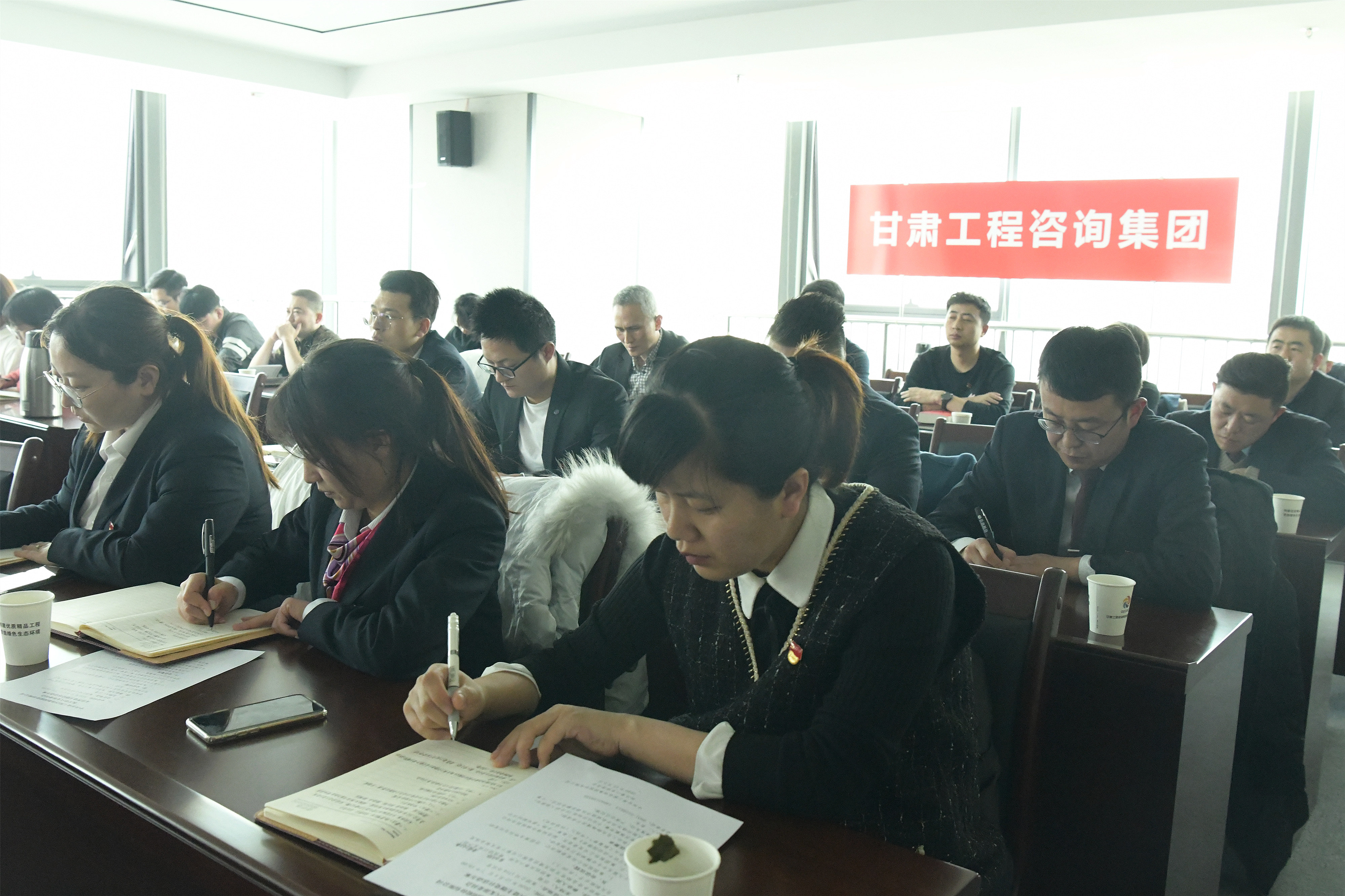 集團(tuán)基層黨支部開(kāi)展結(jié)對(duì)共建活動(dòng)  <br/>  馬明宣講黨的十九屆五中全會(huì)精神